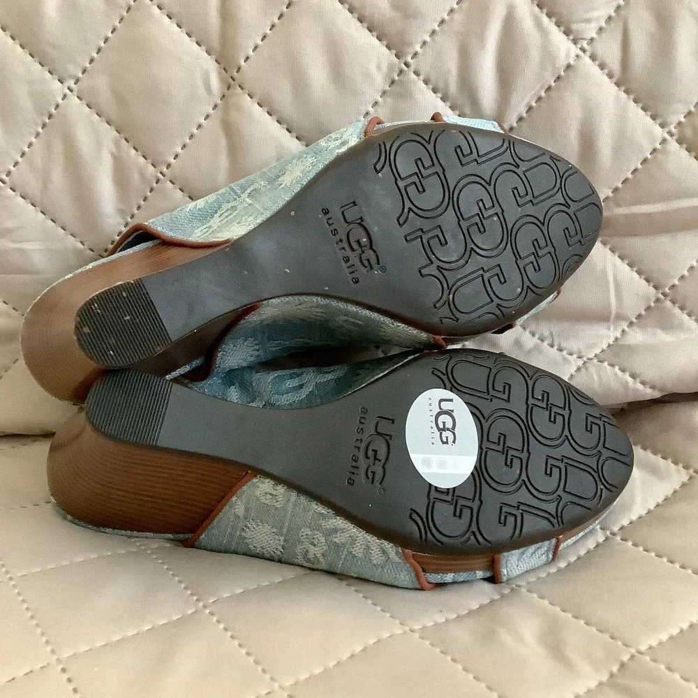 FINAL SALE! New UGG Hazel Blue Denim Logo Wedge Sandals mismatch size 5 & 5.5 - Picture 10 of 15